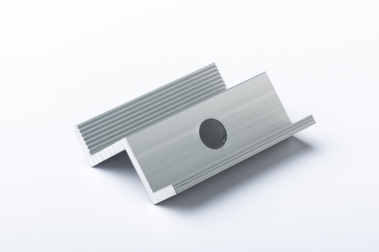 klema skrajna srebrna 30mm-3.JPG